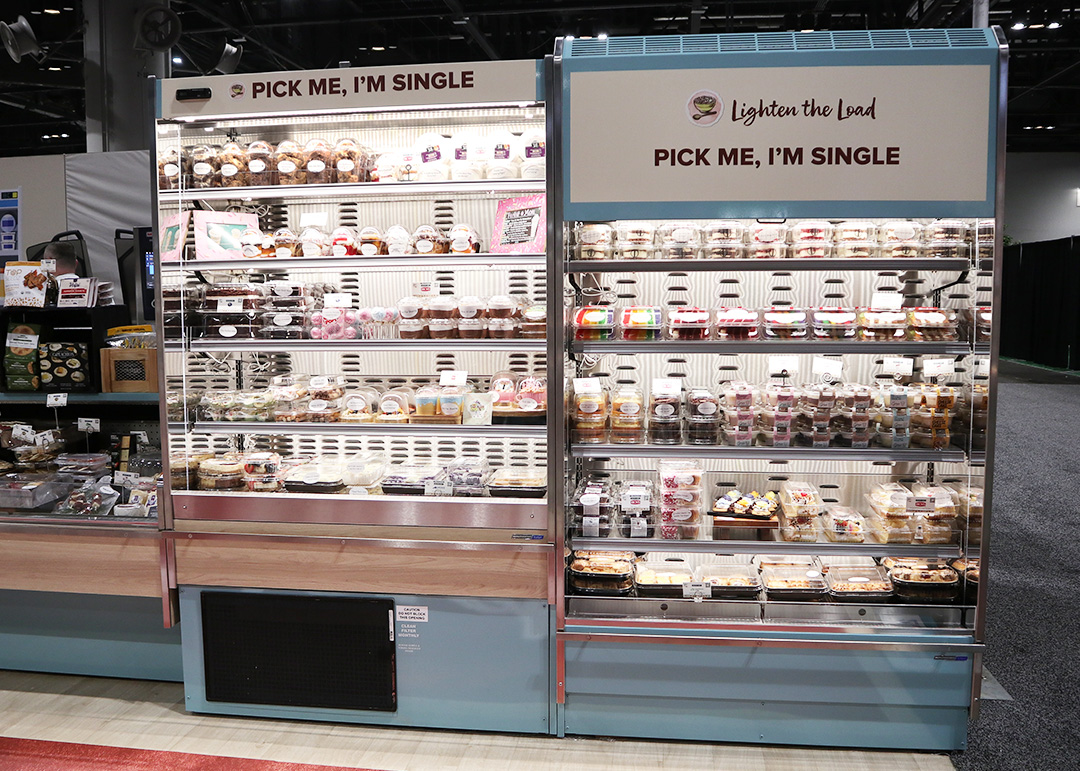 QC-R290-display-case-photo-bakery-TopMount-BottomMount-4589.jpg